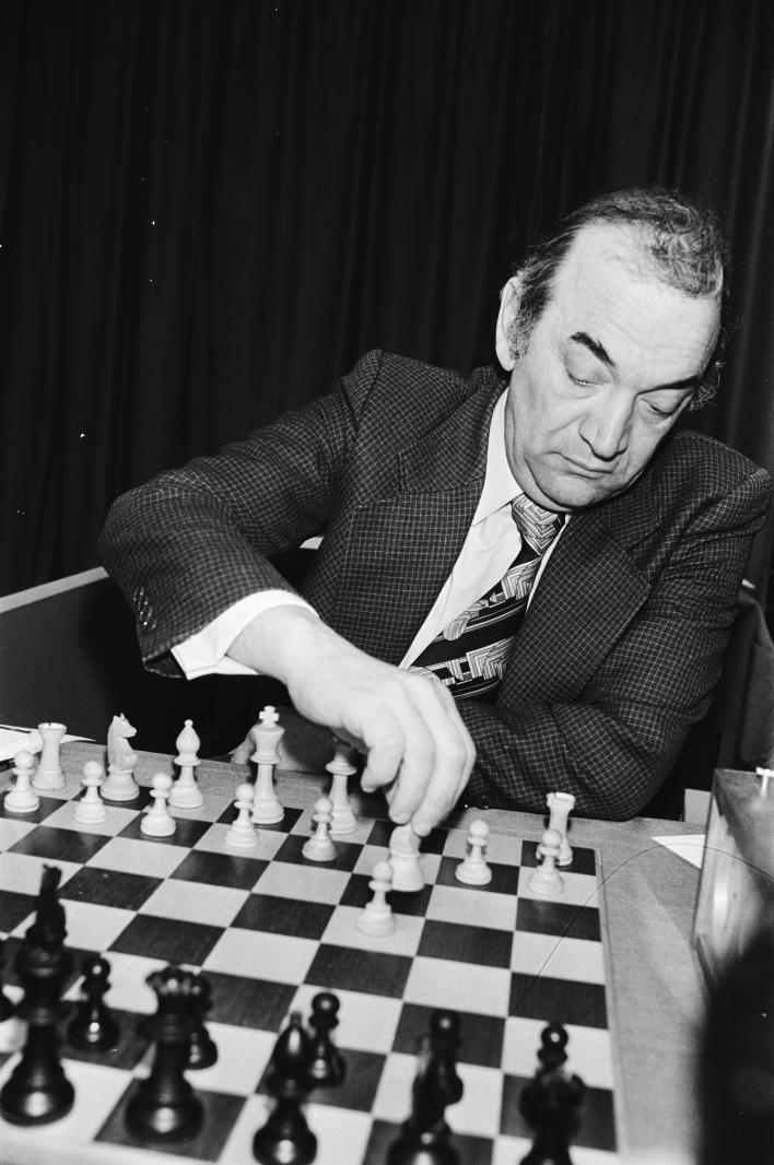 Kasparov pays tribute to Korchnoi