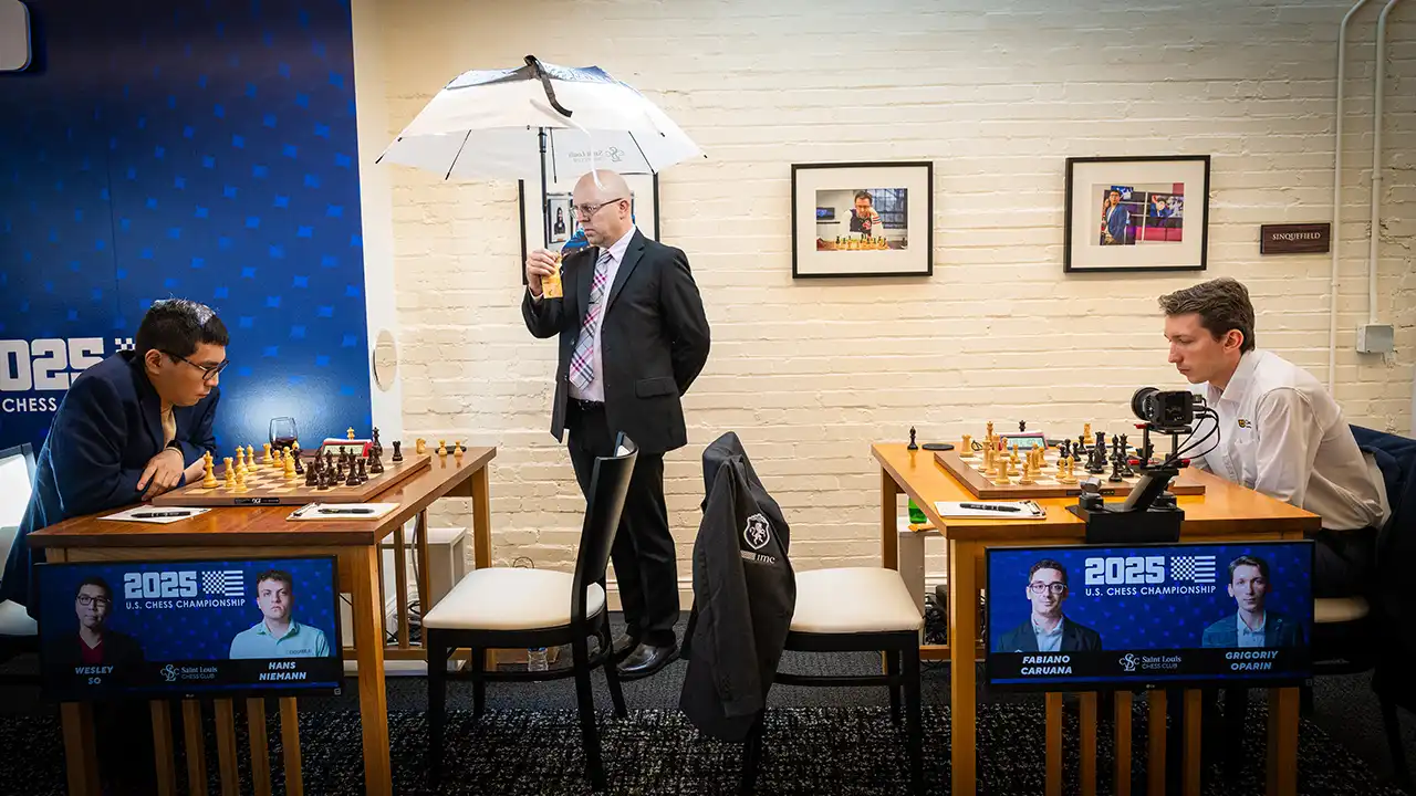 photo - 2025 U.S. Chess Championship - Day 1 - TD Chris Bird - GM Wesley So - GM Grigoriy Oparin - LOU07316